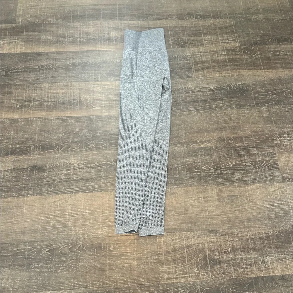 Gymshark Vital Seamless  Athleisure Gray Leggings Size Small - Picture 3 of 5